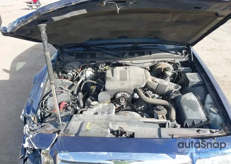 2004 Ford Crown Victoria Standard z USA, uszkodzony, nr VIN 2FAFP73W64X180984